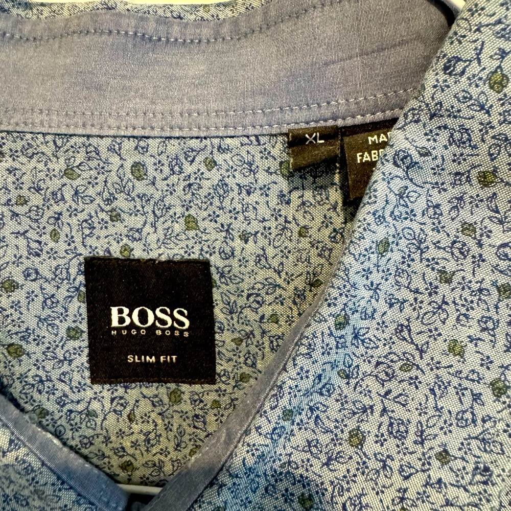 Hugo Boss men’s slim fit button down shirt.